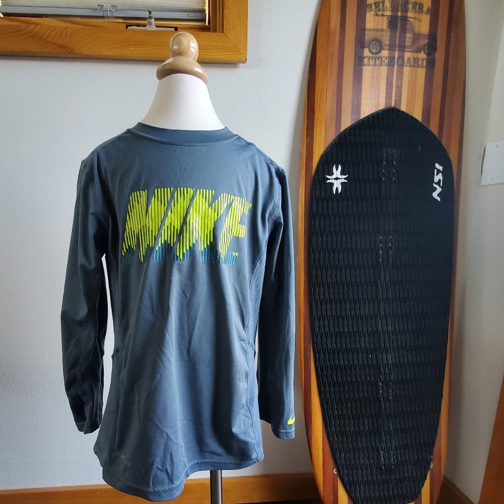 3/$13 Nike Gray Dri-Fit Long Sleeve Lightweight T-Shirt - Boys M